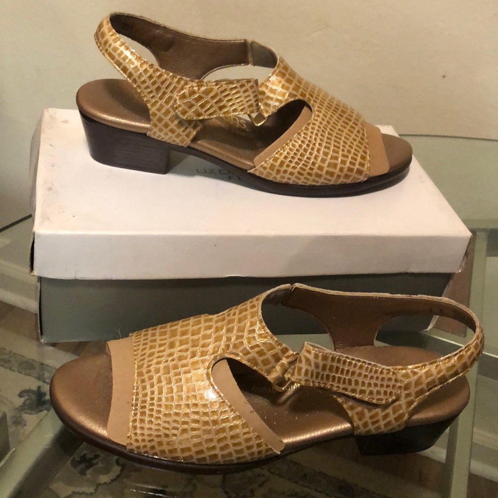 Low heel shoes